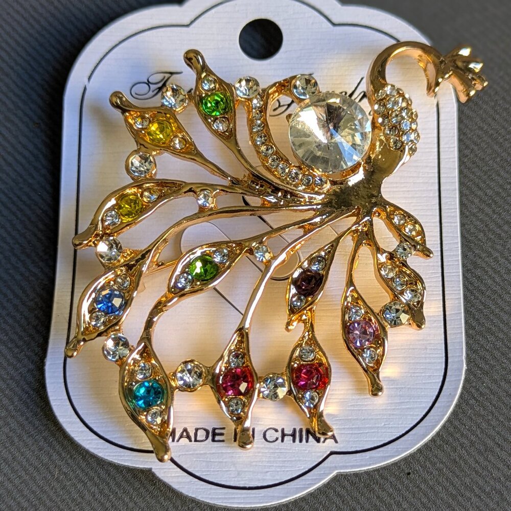 NWOT - Beautiful Blinged Out Brooch & 3D Floating Jewelry Display Case Combo